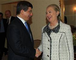 Davutoğlu, Clinton ile görüştü!