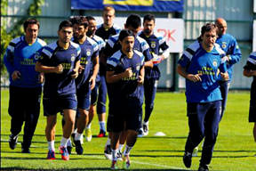 Yaralı Fener ara vermedi