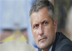 "Aziz Yıldırım sokağa bile çıkamaz"