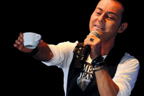 Serdar'ın yeşil çay gösterişi!