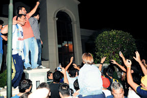 Hem ağladı hem anlattı