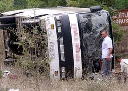 Öğrenci servisi devrildi: 2 ölü