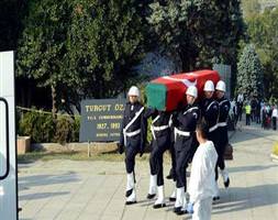 Özal'ın naaşı yarın yeniden toprağa verilecek