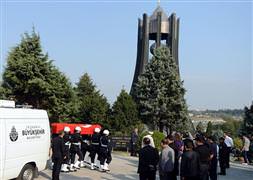 Özal'ın naaşı yeniden defnedildi