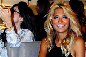 Tanıtımda mini şov!