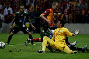 Muslera daha ne yapsın!