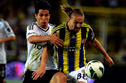 Necip Uysal sakatlandı