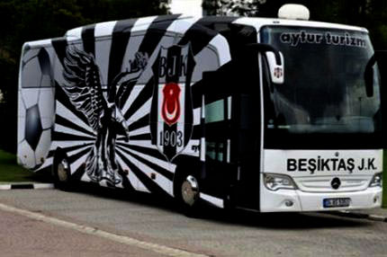 Beşiktaş otobüsü kaza yaptı