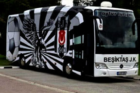 Beşiktaş otobüsü kaza yaptı