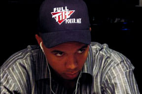 Oturarak soygun yaptı