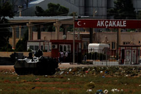 Sınıra askeri araç sevkıyatı