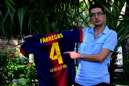 İmzalı formasını bir Türk kaptı