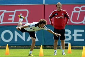 Yine ayrı çalıştı