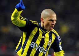 Alex imzayı attı