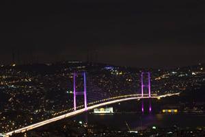 Köprüler pembe oldu