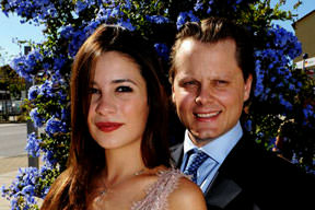 Hayatını yardıma adadı