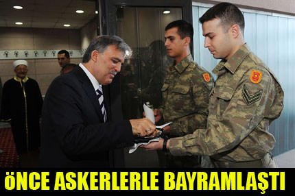 Bayram namazını Mehmetçikle kıldı