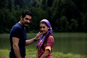 Hollywood tadında bir dizi geliyor