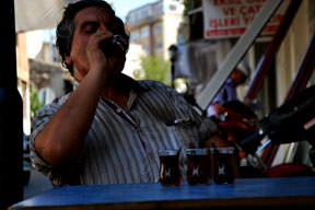 'Kobra' çaya doymuyor