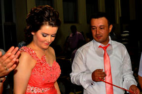 Gelinliğini giyemedi