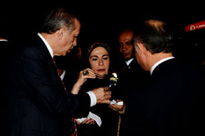 Erdoğan'dan burs müjdesi