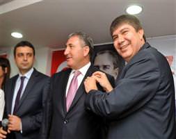 "Cumhuriyetçilik lafla olmaz"