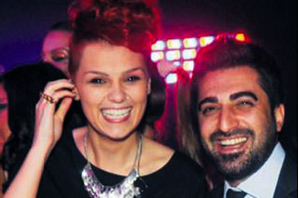 1. yıla neşeli kutlama