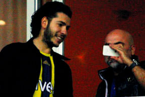 Samet, Alex'in locasında