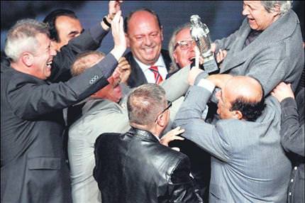 Özkul’un ödülünü hababam aldı