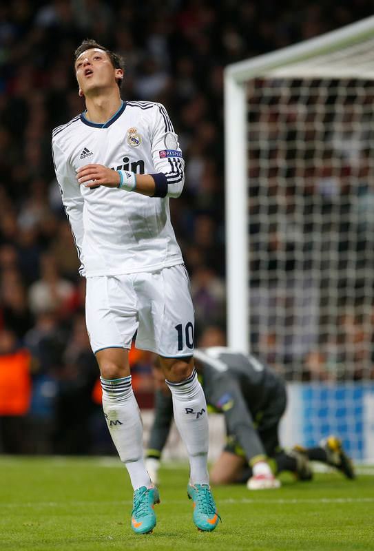 Mesut Özil'den şok haber!