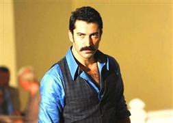 Karadayı zirveye yürüyor