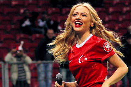 Arena'da Hadise çıktı!