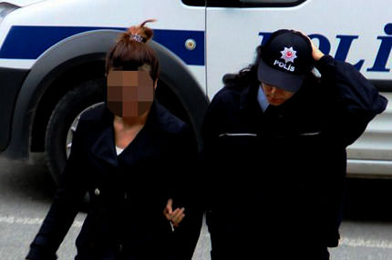 Tecavüzcünün evini yaktı