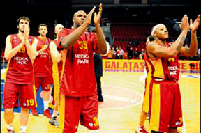 Galatasaray Donetsk'i Hawkins ile devirdi