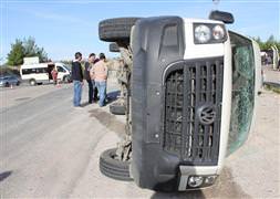 Öğrenci servisleri çarpıştı