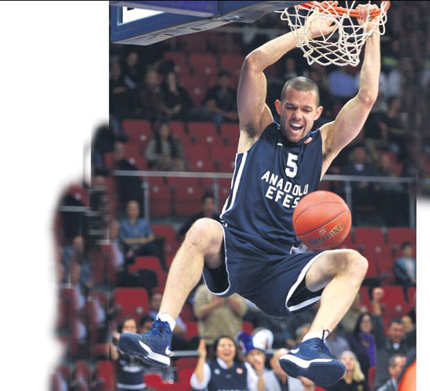 Efes Vujacic ile yıktı