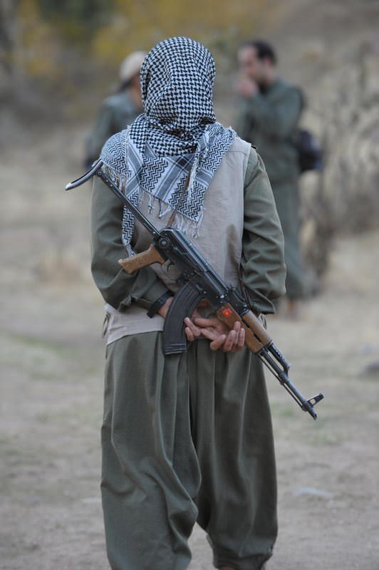 Çukurca'da 2 PKK'lı teslim oldu