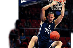 Efes Vujacic ile yıktı