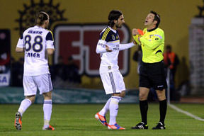 Tuttu fır'l'at'tı Fener'i