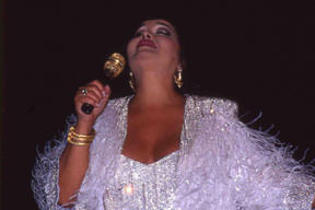 200 bin TL'lik tepsi hediyesi