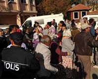 Komisere linç girişimi