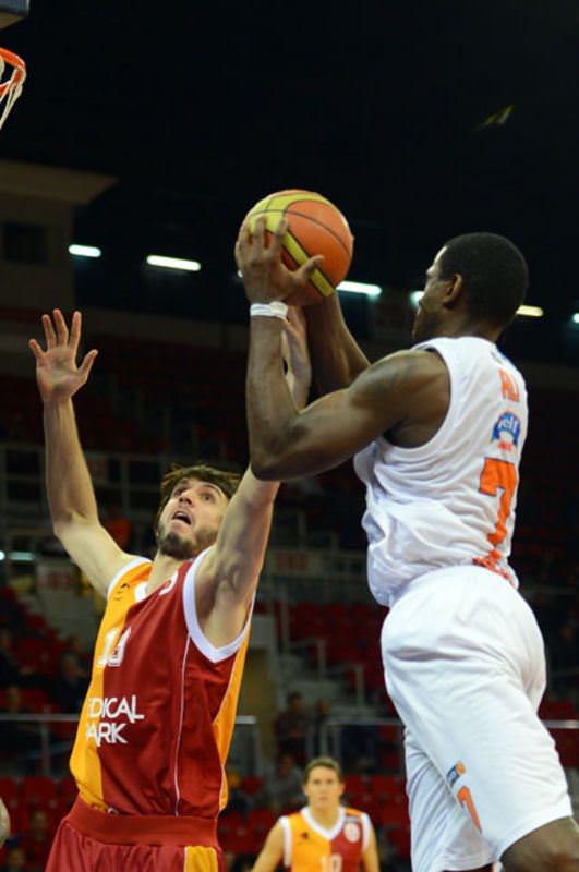 Cimbom'un morali yerine geldi: 84-73