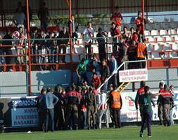 Maçta olaylar çıktı!