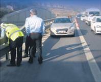 Polisin tepesi attı