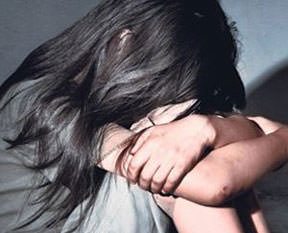 Kızının arkadaşına tacizde bulundu