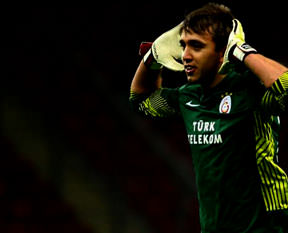 Eyvah! Muslera'da yırtık var