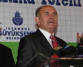 Ata'nın anıtı kaldırılmayacak