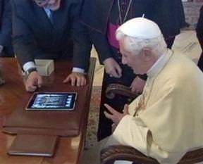 Papa ilk tweetini attı
