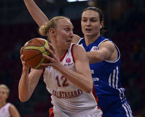 Dişi aslanlar rahat