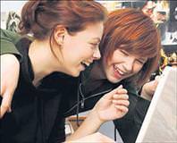 Twitter, eşleri yatakta vurdu